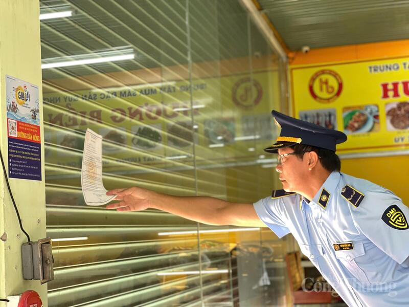 Lực lượng quản lý thị trường vận động các cơ sở kinh doanh nâng cao chất lượng phục vụ, thực hiện niêm yết giá công khai, bảo đảm vệ sinh an toàn thực phẩm.