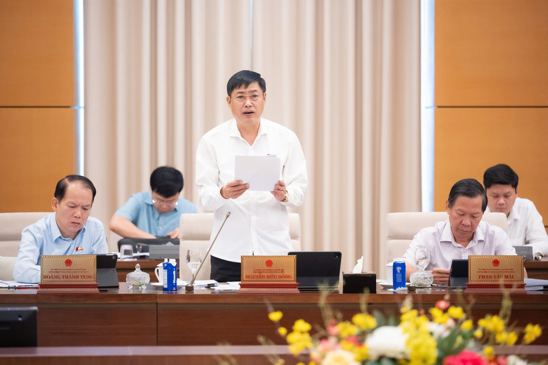 Chủ nhiệm Ủy ban Công tác đại biểu Nguyễn Hữu Đông giải trình, tiếp thu ý kiến thẩm tra của Ủy ban Kinh tế và Tài chính.