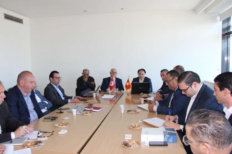 Hội nghị giao thương trực tuyến Việt Nam-Tunisia tại trụ sở Liên đoàn Công nghiệp, Thương mại và Thủ công Tunisia (UTICA) tháng 4/2025