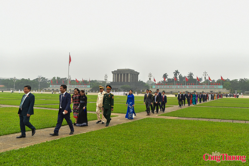 Kỳ họp thứ Nhất, Quốc hội khóa XVI sẽ tiến hành công tác tổ chức, nhân sự cấp cao của bộ máy Nhà nước, xem xét thông qua 8 dự án luật, 1 dự thảo nghị quyết quy phạm pháp luật; xem xét, quyết định các kế hoạch lớn của quốc gia về phát triển kinh tế - xã hội, đảm bảo quốc phòng - an ninh, tài chính quốc gia, đầu tư công, vay trả nợ công trong giai đoạn 5 năm tới.