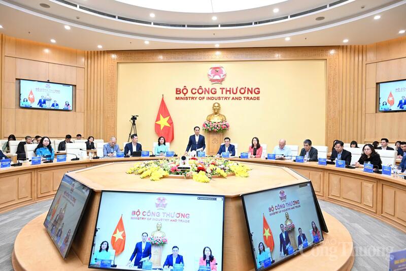 Hội nghị giao ban xúc tiến thương mại với hệ thống thương vụ Việt Nam tại nước ngoài tháng 2/2026 do Bộ Công Thương tổ chức, có sự tham dự của Phó Thủ tướng Bùi Thanh Sơn. Ảnh: Cấn Dũng