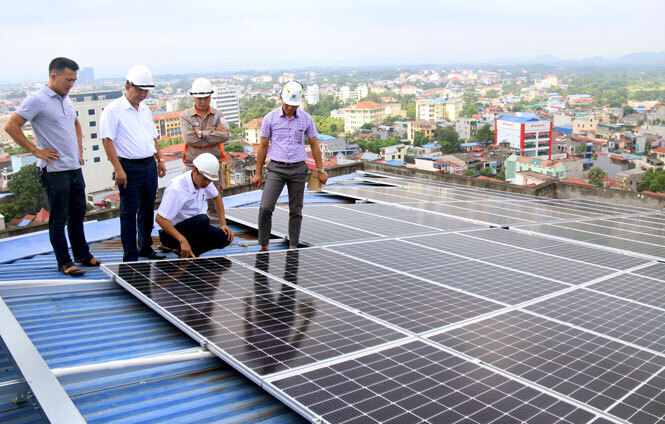 Song song với các giải pháp tiết kiệm điện, tỉnh Thái Nguyên đẩy mạnh phát triển điện mặt trời mái nhà nhằm đa dạng hoá nguồn cung. Ảnh minh hoạ