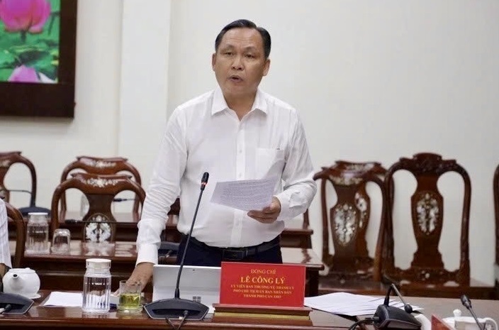 Ông Lê Công Lý - Phó Chủ tịch UBND TP.  Cần Thơ nêu kiến nghị tại buổi làm việc. Ảnh: Phạm Hải.