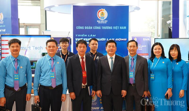 Phó Chủ tịch Quốc hội Nguyễn Hồng Diên, Phó Bí thư chuyên trách Đảng ủy Bộ Công Thương Phan Văn Bản và Chủ tịch Công đoàn Công Thương Việt Nam Lê An Hải tham dự Đại hội. Ảnh: Thái Mạnh