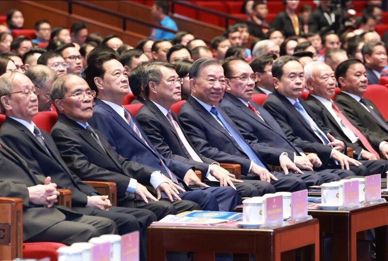Tổng Bí thư, Chủ tịch nước Tô Lâm và Lãnh đạo Đảng, Nhà nước, nguyên Lãnh đạo Đảng, Nhà nước dự Đại hội. Ảnh: Hải Nguyễn