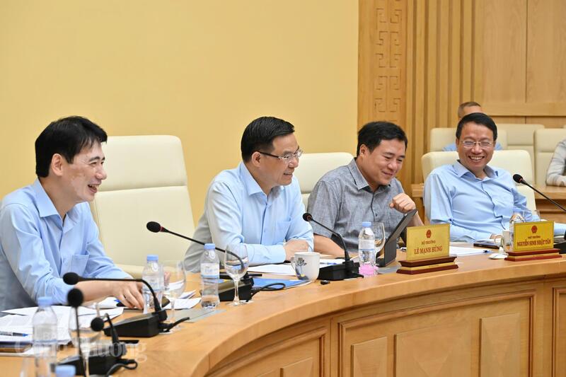 Buổi làm việc do Bộ trưởng Bộ Công Thương Lê Mạnh Hùng chủ trì. Ảnh: Cấn Dũng