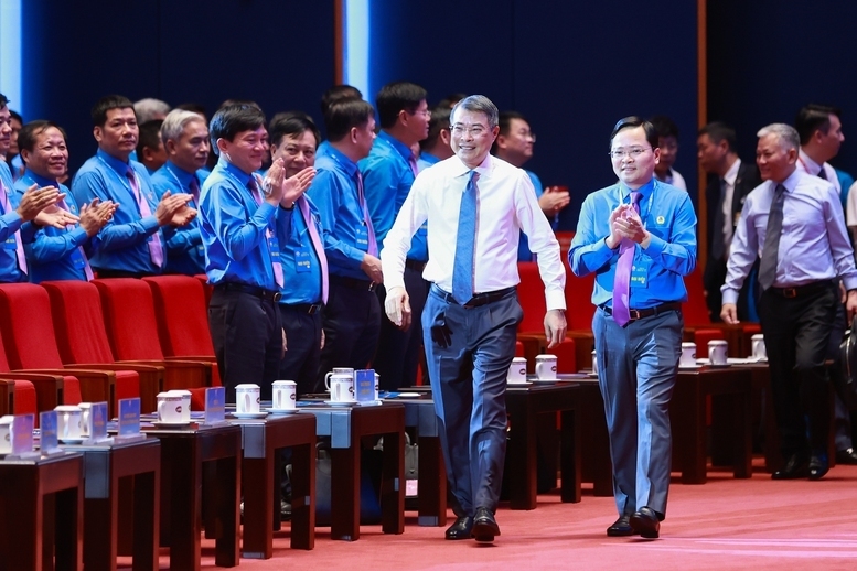 Đồng chí Lê Minh Hưng - Ủy viên Bộ Chính trị, Thủ tướng Chính phủ tham dự phiên bế mạc Đại hội XIV Công đoàn Việt Nam. Ảnh: VGP/Nhật Bắc