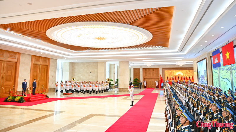 Thủ tướng Campuchia Samdech Moha Borvor Thipadei Hun Manet đến Hà Nội, bắt đầu chuyến thăm chính thức Việt Nam và tham dự Diễn đàn Tương lai ASEAN (AFF) lần thứ ba từ ngày 8 - 9/6/2026, theo lời mời của Thủ tướng Chính phủ nước Cộng hòa xã hội chủ nghĩa Việt Nam Lê Minh Hưng.