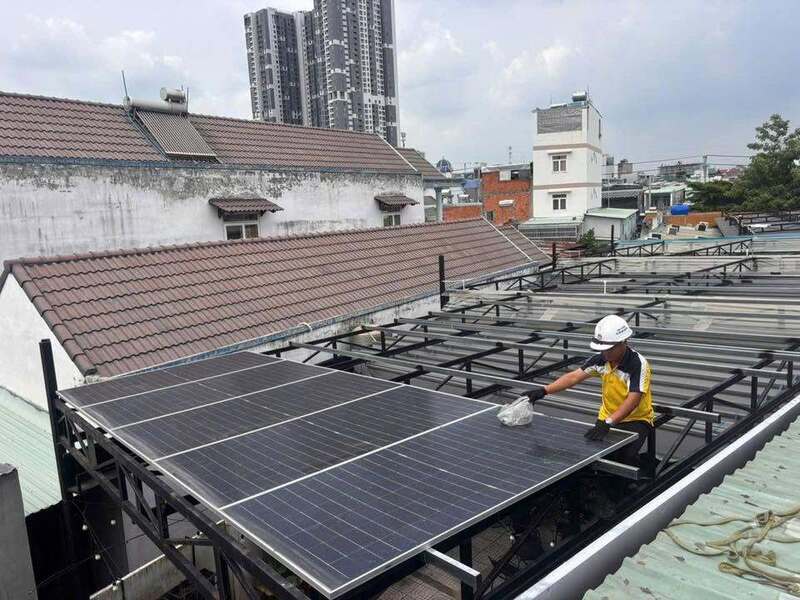 Hơn 8.000 khách hàng đã lắp đặt điện mặt trời mái nhà tự sản xuất, tự tiêu thụ trên địa bàn EVNNPC quản lý. Ảnh: Thanh Tâm