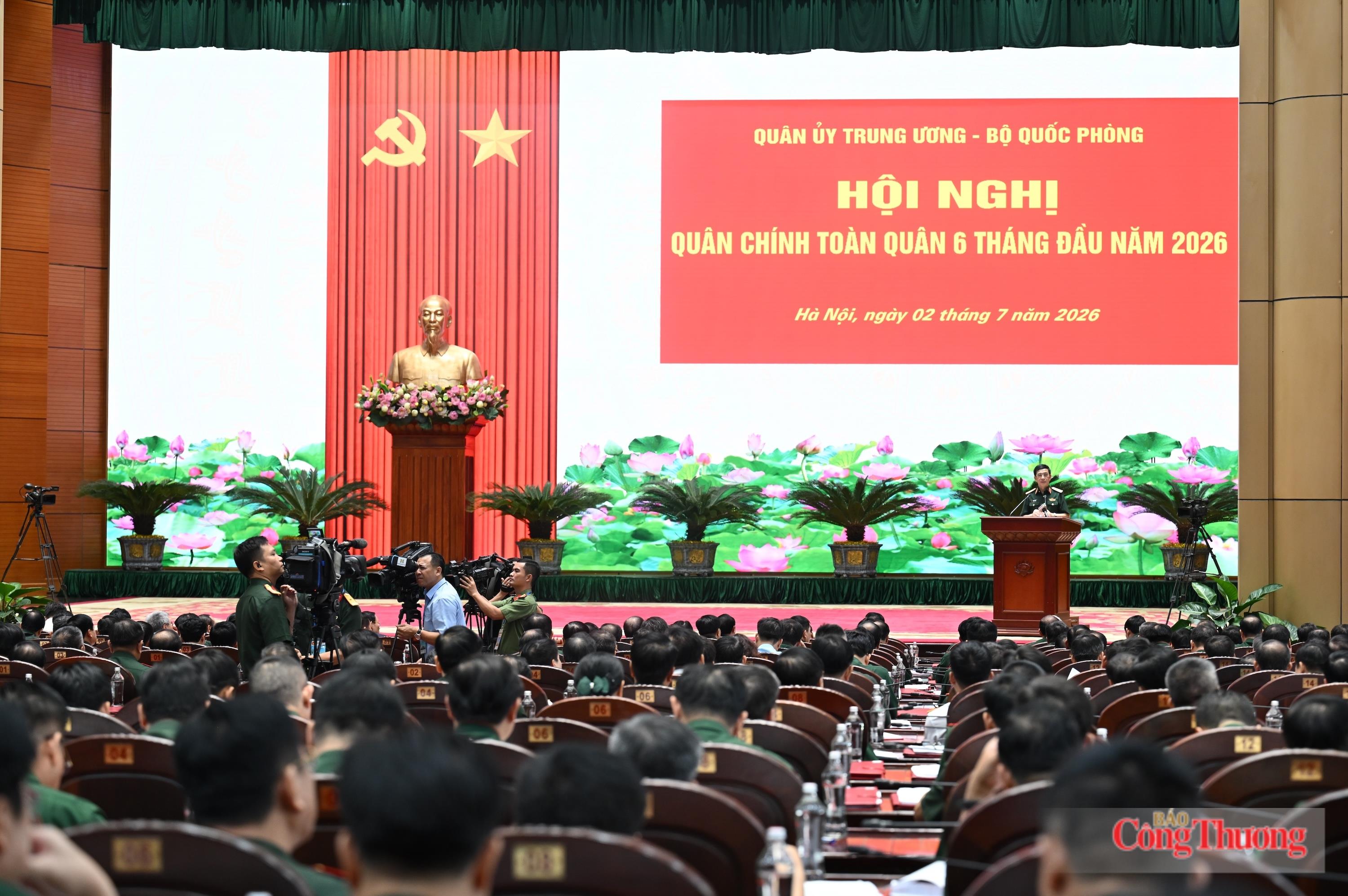 Đại tướng Phan Văn Giang, Ủy viên Bộ Chính trị, Phó Bí thư Quân ủy Trung ương, Phó Thủ tướng Chính phủ, Bộ trưởng Bộ Quốc phòng chủ trị hội nghị. Ảnh: Nguyên Khánh