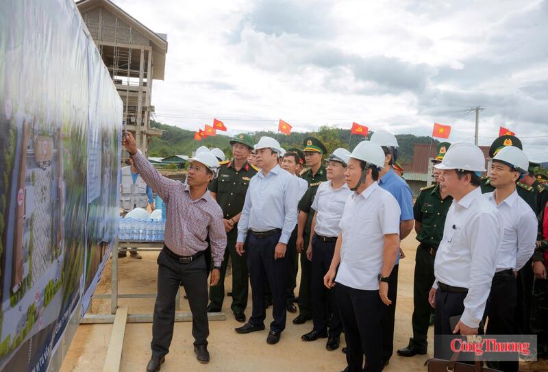 Đoàn công tác do Phó Thủ tướng Chính phủ Lê Tiến Châu làm trưởng đoàn, kiểm tra tiến độ dự án xây dựng Trường phổ thông nội trú liên cấp cho các xã biên giới trên địa bàn TP. Huế.