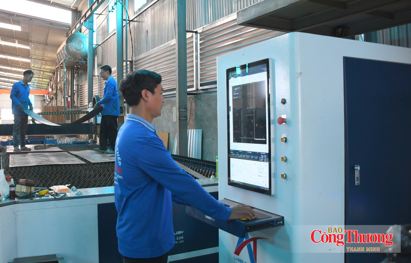 Điện mặt trời mái nhà đang tạo động lực mới cho phát triển kinh tế, nâng cao đời sống, thúc đẩy chuyển đổi số tại vùng sâu, vùng xa, vùng biên giới Lâm Đồng.