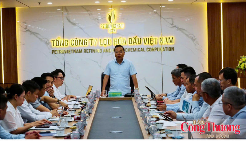 Thứ trưởng Nguyễn Hoàng Long ghi nhận và đánh giá cao những nỗ lực của BSR trong thời gian vừa qua. Đồng thời, tiếp tục chủ động chuẩn bị đầy đủ nguồn nguyên liệu và các phương án vận hành, bảo đảm Nhà máy lọc dầu Dung Quất hoạt động an toàn, ổn định.