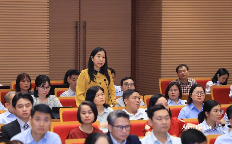 Đại diện Công ty TNHH Canon Việt Nam nêu kiến nghị tại hội nghị.