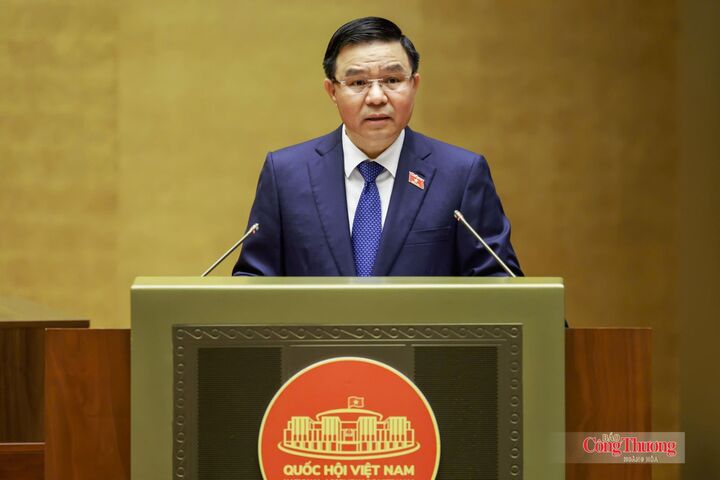 Bộ trưởng Bộ Công Thương Lê Mạnh Hùng trình bày Báo cáo giải trình, tiếp thu, chỉnh lý dự thảo Luật Dầu khí (sửa đổi).