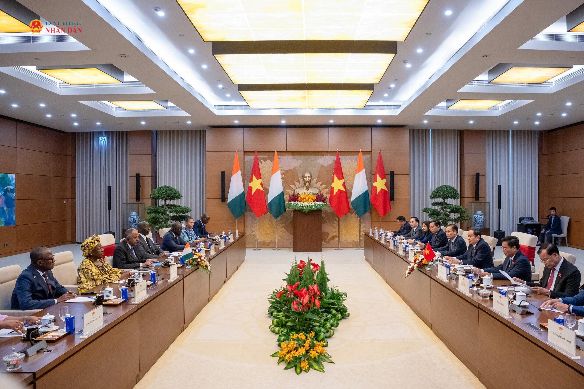 Toàn cảnh hội đàm.