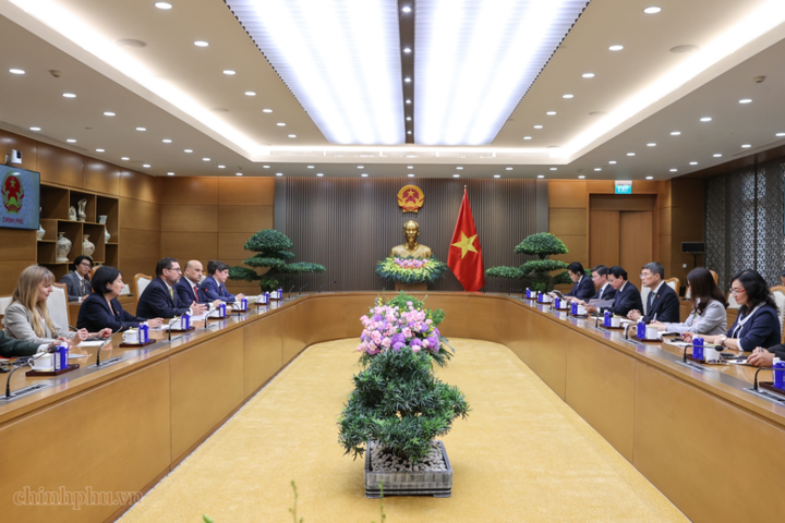 Thủ tướng Chính phủ Lê Minh Hưng tiếp Bộ trưởng Ngoại giao Cộng hòa Chile Francisco Pérez Mackenna - Ảnh: chinhphu.vn/Nhật Bắc