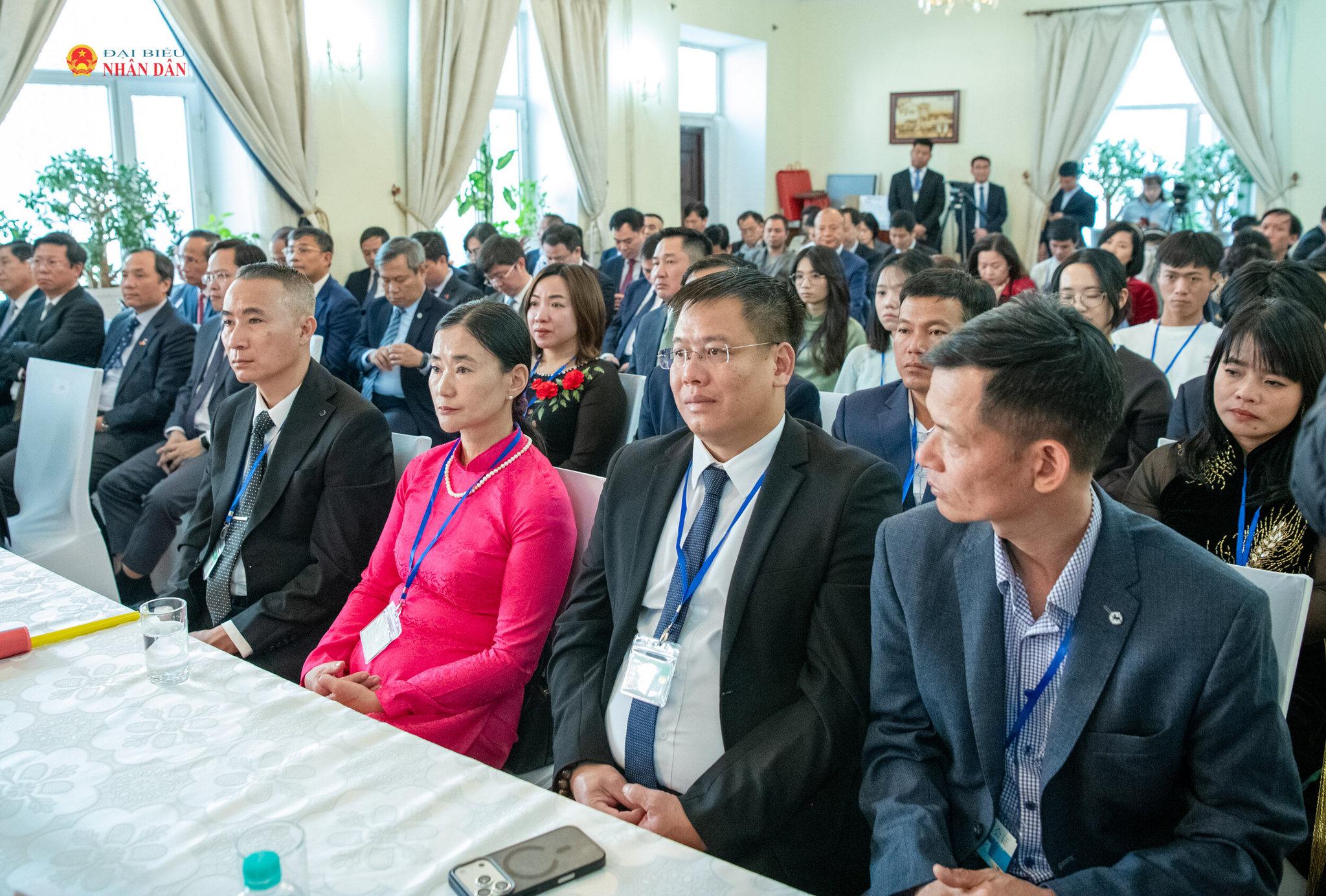 Các đại biểu dự cuộc gặp mặt.