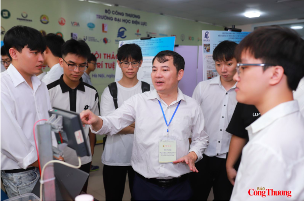 Nhân lực chất lượng cao đòi hỏi kiến thức chuyên môn và kỹ năng tốt còn yêu cầu tính kỷ luật, trách nhiệm cao. Ảnh minh họa: Phương Cúc.