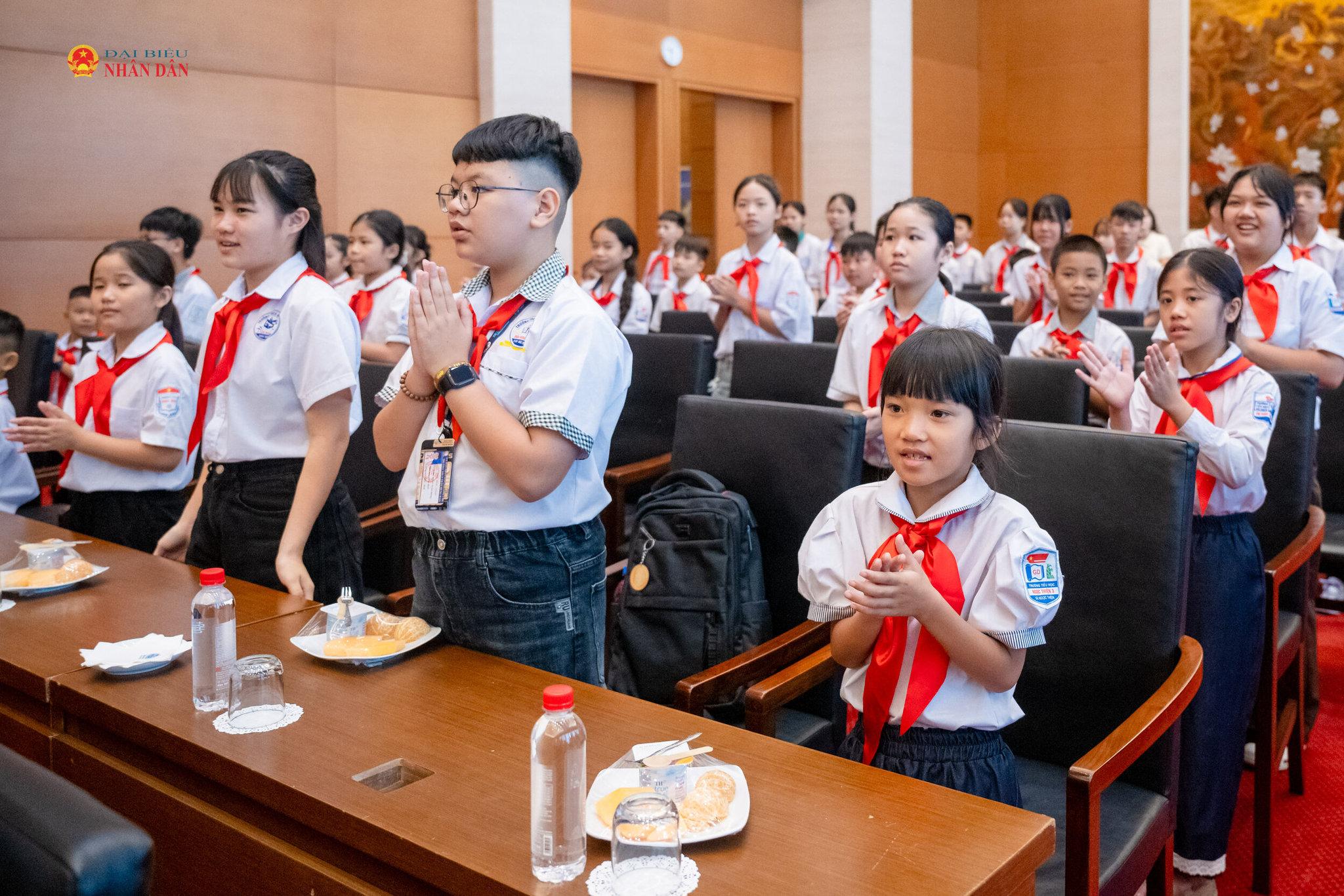 Đoàn đại biểu thiếu nhi, doanh nhân trẻ, đoàn viên, thanh niên tiêu biểu thành phố Bắc Ninh tham dự cuộc gặp mặt.