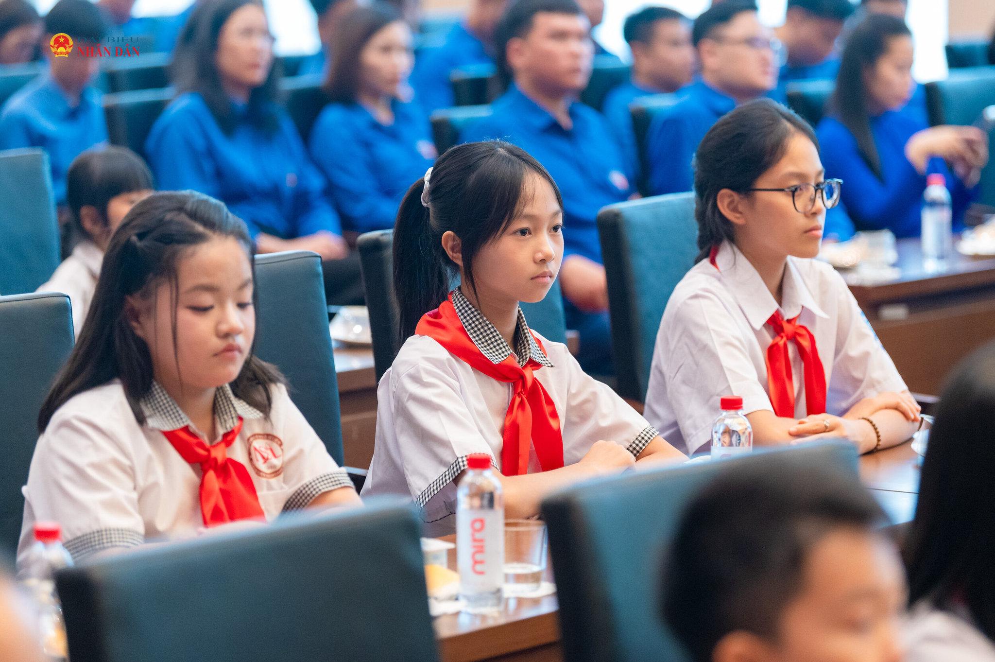Đoàn đại biểu thiếu nhi, doanh nhân trẻ, đoàn viên, thanh niên tiêu biểu thành phố Bắc Ninh tham dự cuộc gặp mặt.