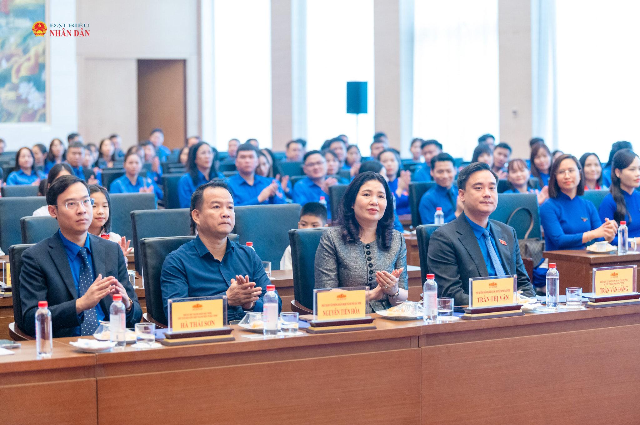 Các đại biểu tham dự cuộc gặp mặt.