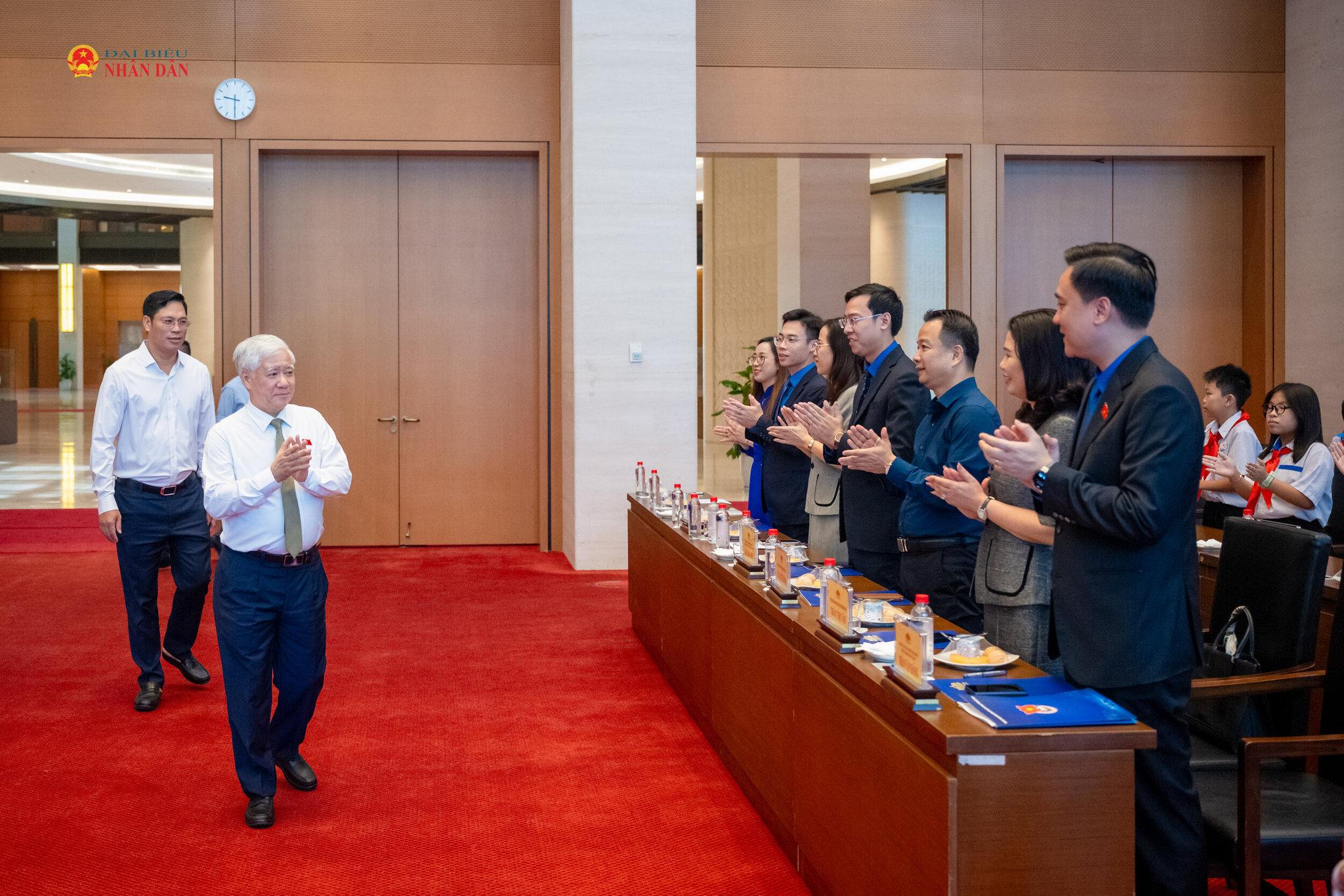 Phó Chủ tịch Thường trực Quốc hội Đỗ Văn Chiến đến dự cuộc gặp mặt.