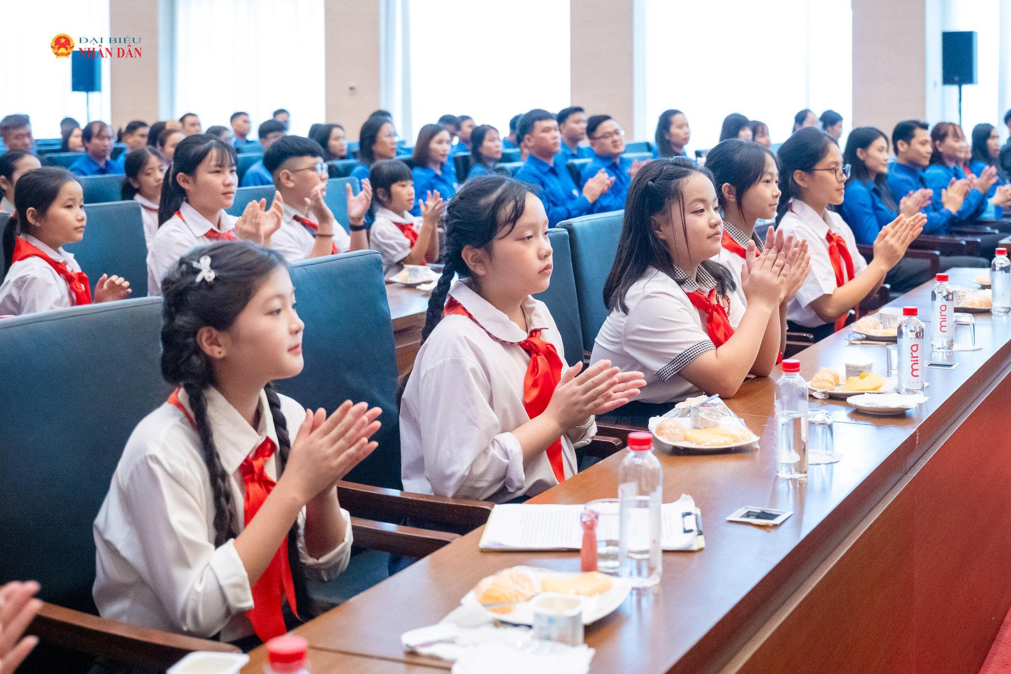 Đoàn đại biểu thiếu nhi, doanh nhân trẻ, đoàn viên, thanh niên tiêu biểu thành phố Bắc Ninh tham dự cuộc gặp mặt.