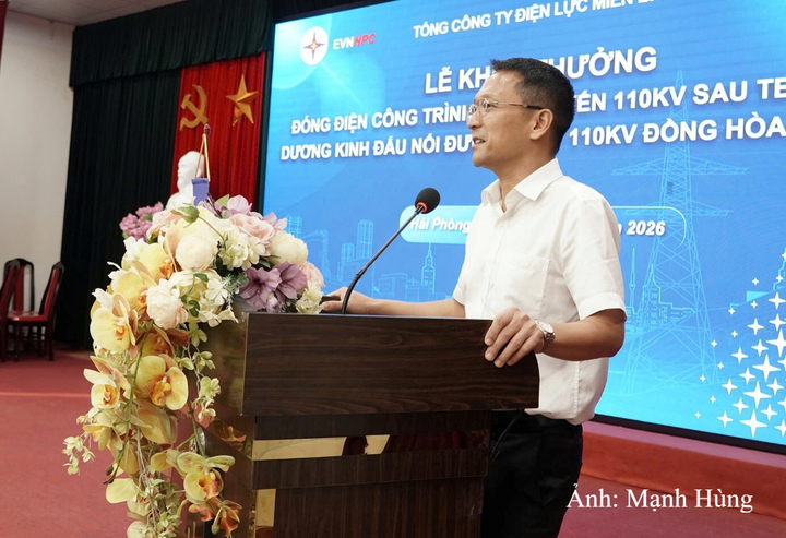 Ông Hà Huy Tâm - Phó Tổng Giám đốc EVNNPC phát biểu biểu dương, ghi nhận nỗ lực vượt khó của các đơn vị thi công cùng sự hỗ trợ quyết liệt từ các sở, ban ngành, địa phương.