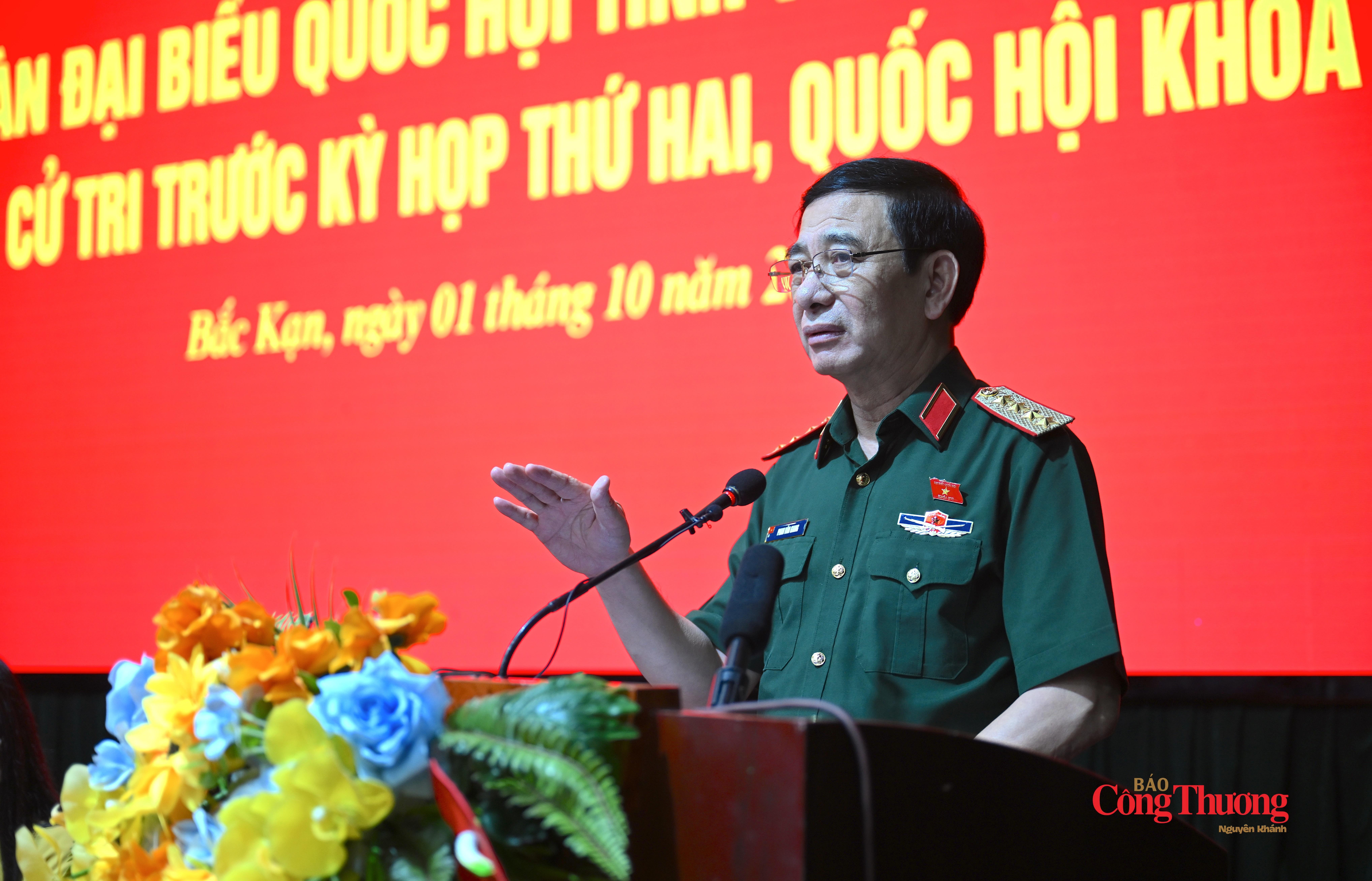 Đại tướng Phan Văn Giang, Ủy viên Bộ Chính trị, Phó Bí thư Quân ủy Trung ương, Phó Thủ tướng Chính phủ, Bộ trưởng Bộ Quốc phòng phát biểu tại Hội nghị tiếp xúc cử tri.