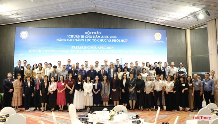 Các đại biểu chụp ảnh chung tại Hội thảo.