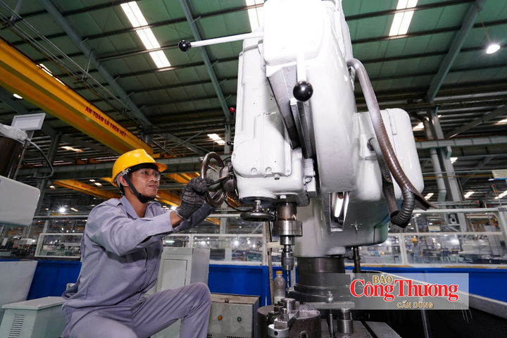 Công nghiệp tăng trưởng, chế biến, chế tạo giữ vai trò chủ lực.